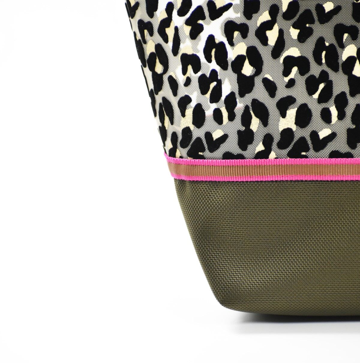 SAFARI LINE TOTE