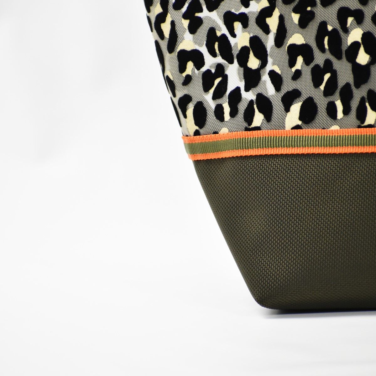 SAFARI LINE TOTE